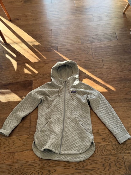 Patagonia Jackets & Blazers - Patagonia Quilted Hooded Bomber Jacket in Light Gray